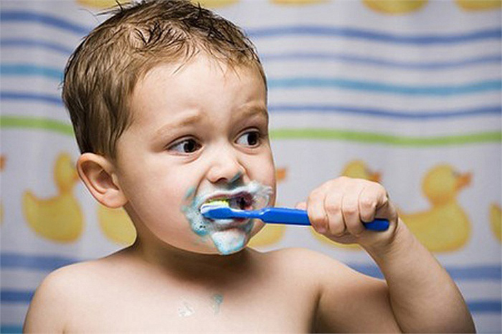 Cẩn thận khi dùng thuốc đánh răng cho trẻ