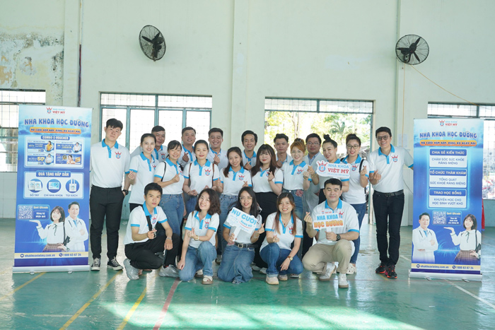 Nha khoa học đường – Hoạt động trao học bổng khuyến học Trường THPT Nguyễn Trung Trực