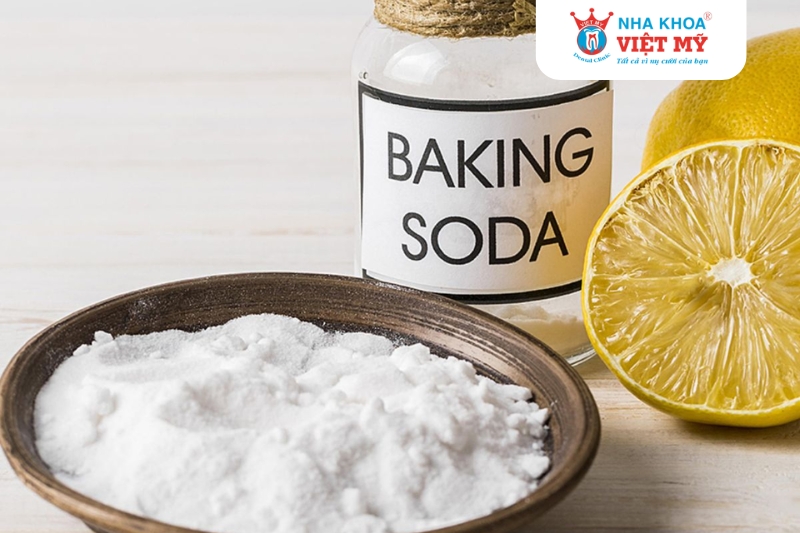 làm trắng răng bằng baking soda với chanh