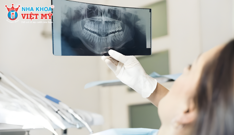 Bác sĩ sẽ thăm khám và tư vấn lộ trình niềng răng phù hợp trước khi gắn mắc cài