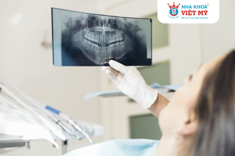 Thăm khám tổng quát và tư vấn là quy trình của trồng răng implant