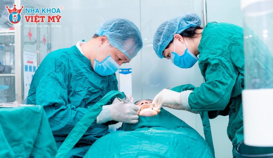 Tay nghề bác sĩ quyết định độ chính xác và độ bền của răng Implant