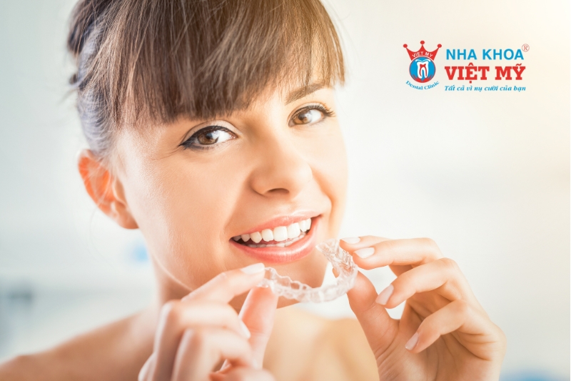 Tháo niềng răng invisalign thật dễ dàng