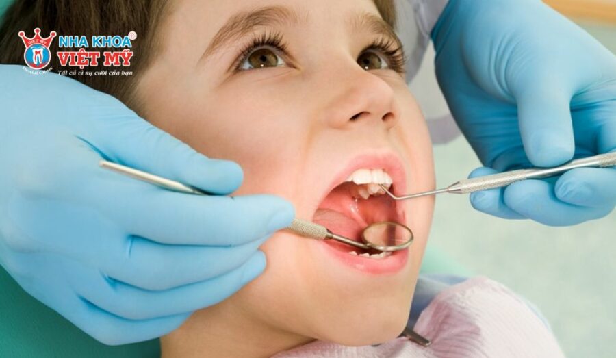 bác sĩ sẽ khám và đưa ra phác đồ điều trị phù hợp với tình trạng bệnh 