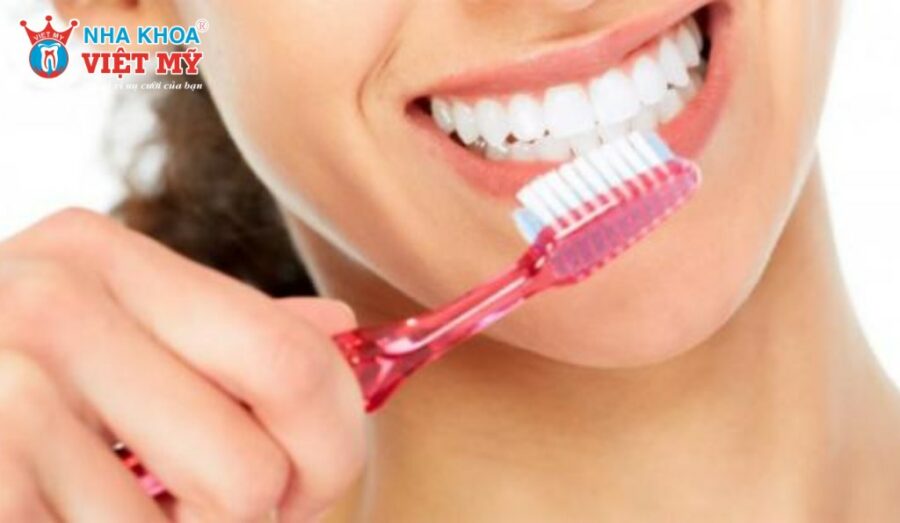 Đánh răng mỗi ngày 2 lần là điều bắt buộc để giữ gìn vệ sinh răng miệng