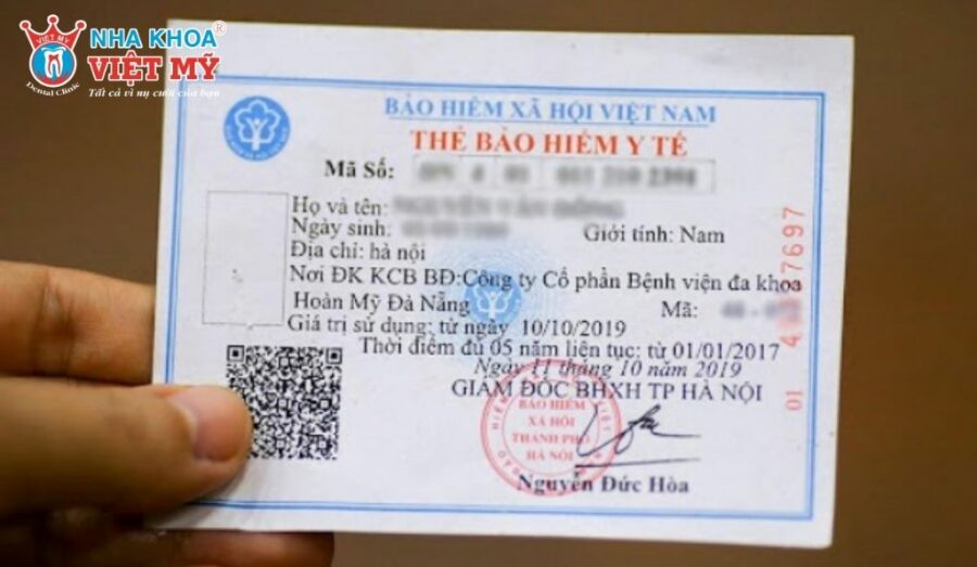 Xuất trình thẻ BHYT khi đến khám và thực hiện tiểu phẫu