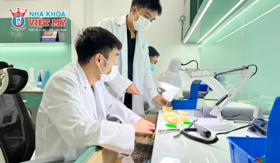 Phòng labo chế tác răng sứ khép kín tại Nha khoa Việt Mỹ