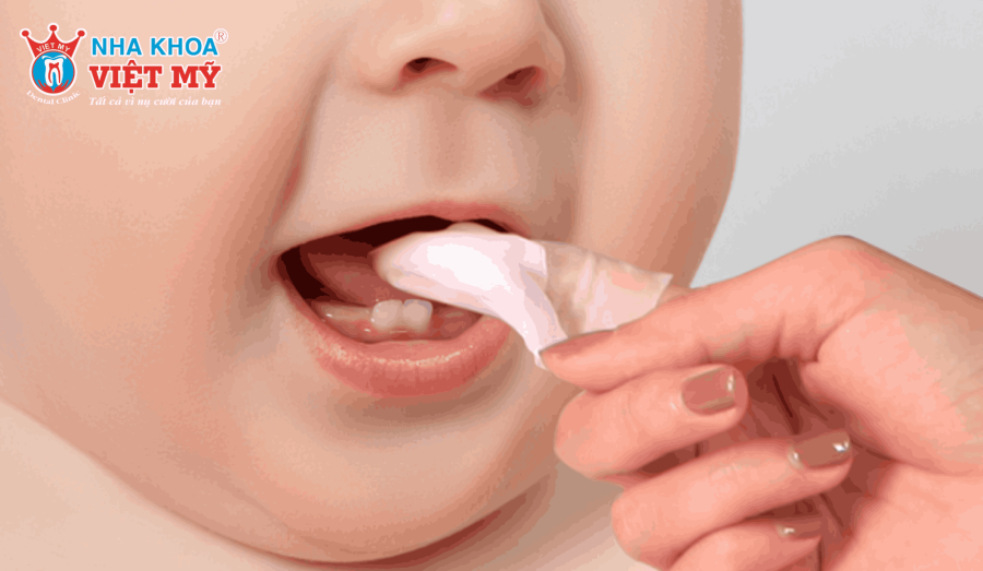 Cha mẹ cần chăm sóc trẻ khi mọc răng như thế nào?