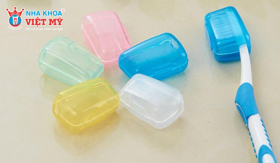 Bàn chải được bảo quản quá kín tạo điều kiện cho vi khuẩn phát triển