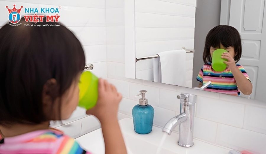 Trẻ em dưới 5 tuổi không nên sử dụng nước súc miệng