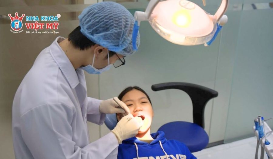Đến Nha khoa Việt Mỹ để được bác sĩ thăm khám