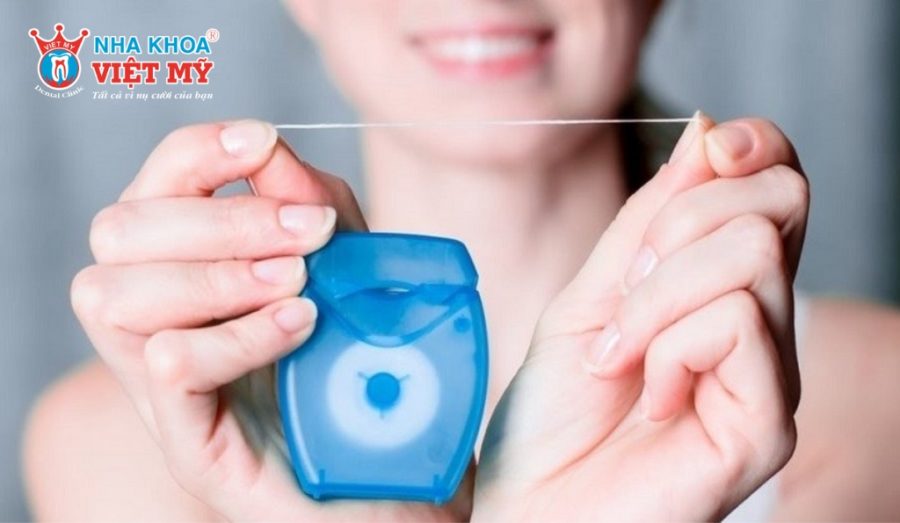 Những sai lầm thường gặp khi sử dụng chỉ nha khoa tại nhà