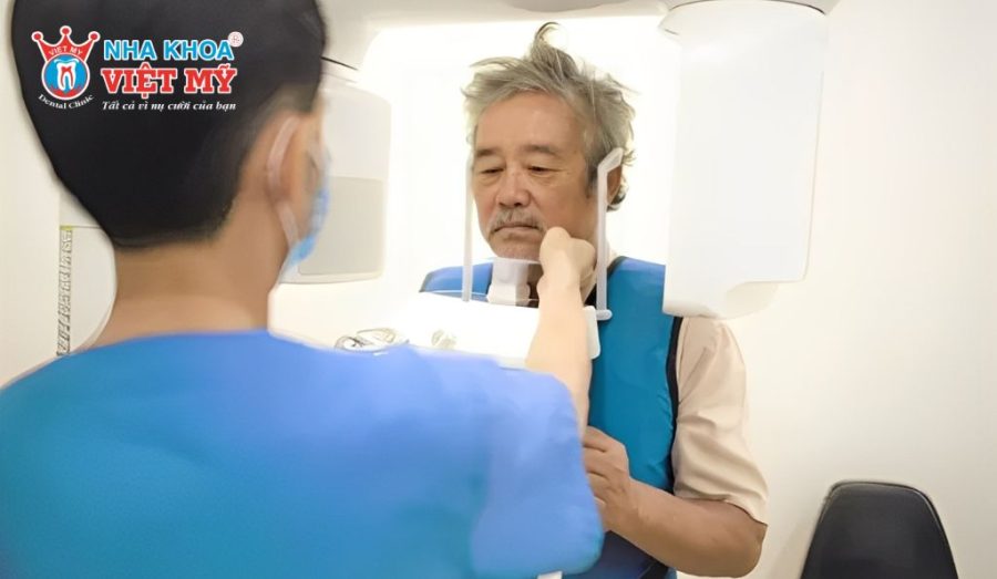 Thăm khám thường xuyên để kiểm tra hàm giả và tình trạng răng miệng của mình