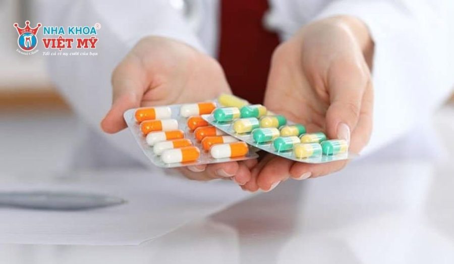 Sử dụng thuốc giảm đau theo chỉ định bác sĩ