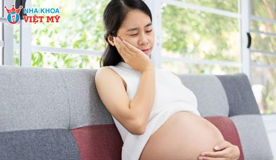 Vì sao phụ nữ mang thai hay gặp vấn đề răng miệng?