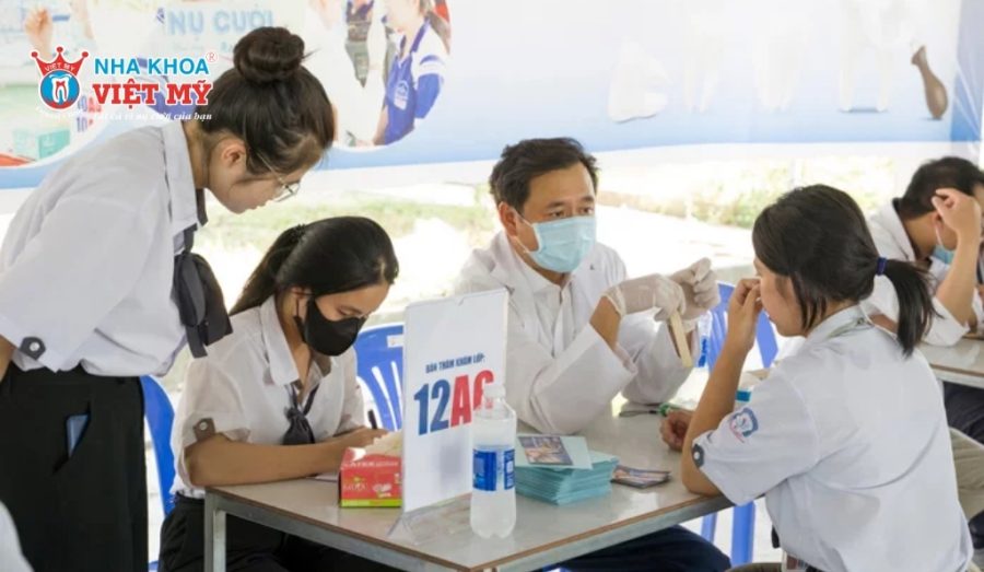 Chương trình Nha khoa học đường giúp trang bị kiến thức chăm sóc răng miệng cho trẻ