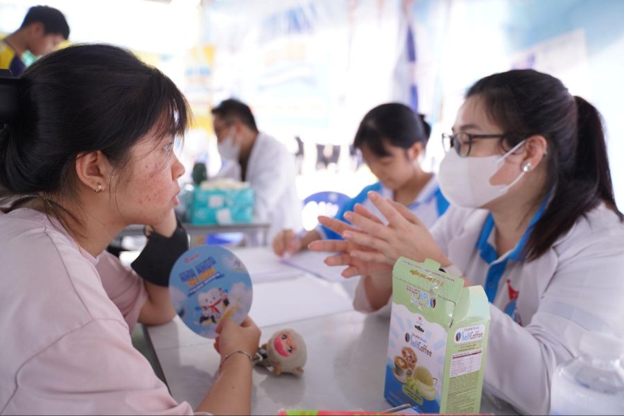 Chia sẻ các thông tin chăm sóc răng miệng chi tiết với các em học sinh