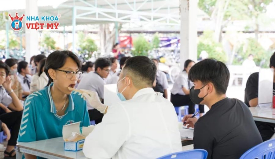 Nha khoa Việt Mỹ đồng hành, kiến tạo những nụ cười tự tin cho học sinh Việt Nam