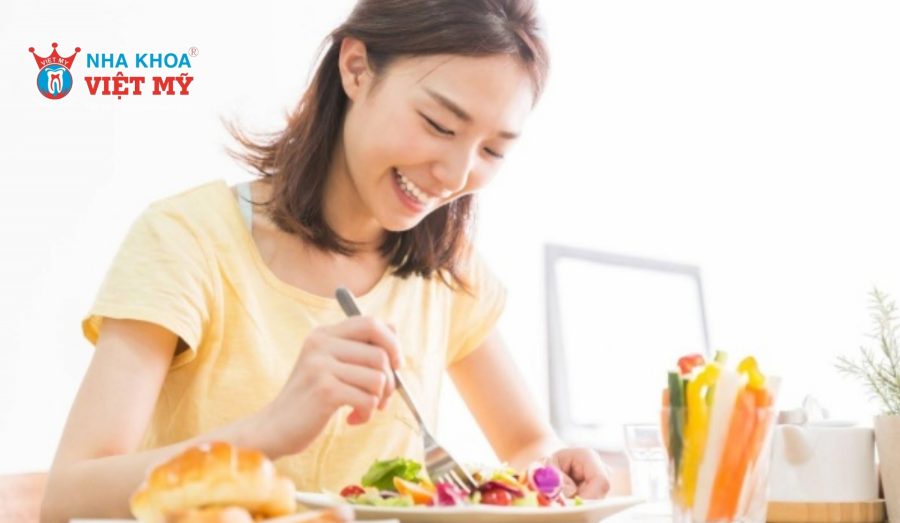 Sau khi lấy tủy răng khoảng 4-5 ngày, bạn có thể ăn uống bình thường trở lại