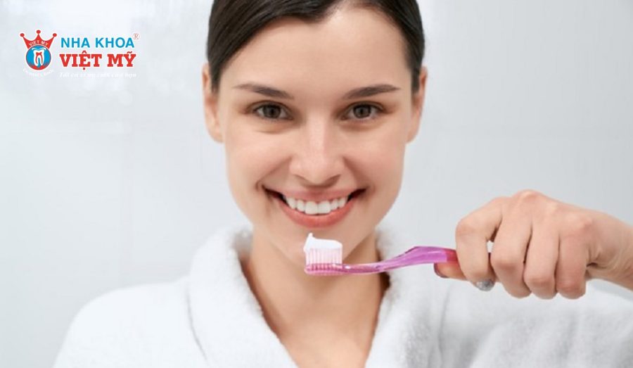 Vệ sinh răng miệng đúng cách mỗi ngày sau khi lấy tủy răng