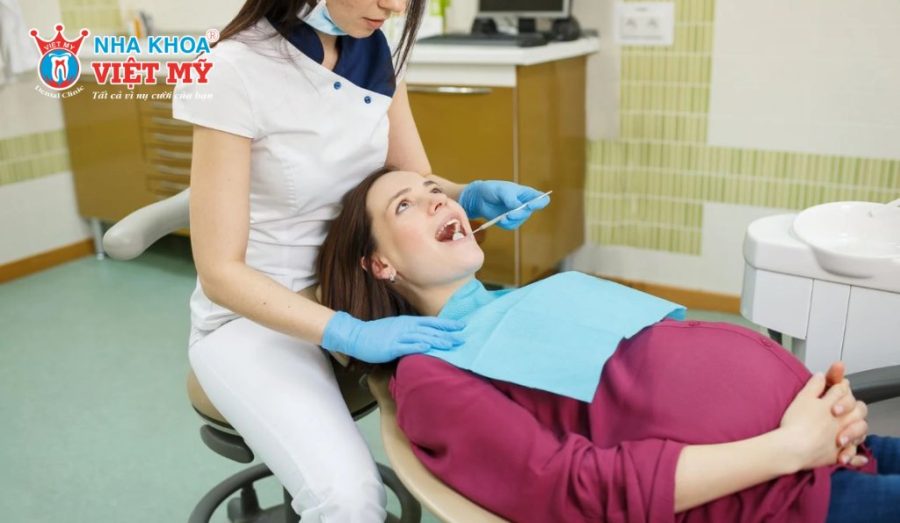 Viêm tủy răng ở mẹ bầu thường tiến triển qua hai giai đoạn cấp tính và mãn tính