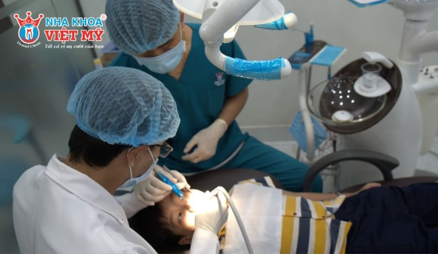 Quy trình lấy tủy răng ở trẻ em an toàn