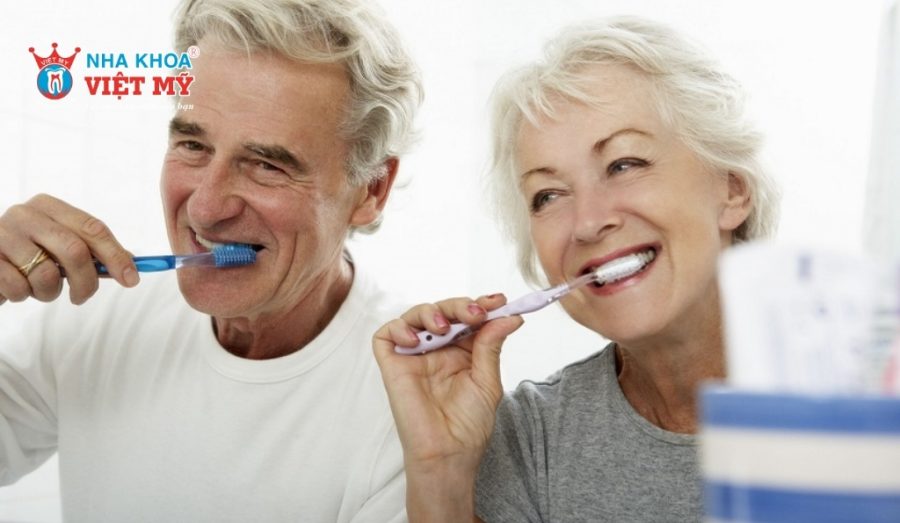 Chăm sóc răng miệng sau khi làm răng sứ