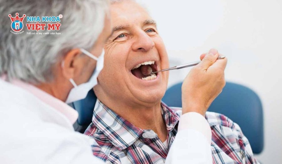 Giá bọc răng sứ cho người cao tuổi tùy thuộc vào từng tình trạng răng miệng