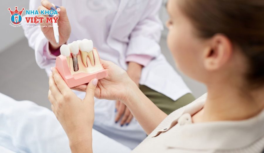 Implant không phù hợp với trẻ dưới 16 tuổi do xương hàm còn phát triển, chưa đủ ổn định để cấy ghép