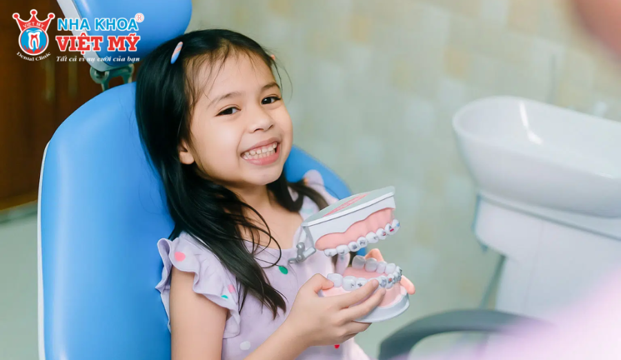 Trẻ em khi niềng răng cần cân nhắc lựa chọn loại bàn chải đánh răng phù hợp 
