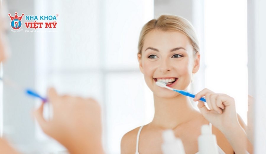 Giữ gìn vệ sinh răng miệng khi bọc lại răng sứ