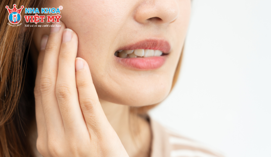 Hành vi tự niềng răng có thể gây đau nhức kéo dài, lệch lạc nặng