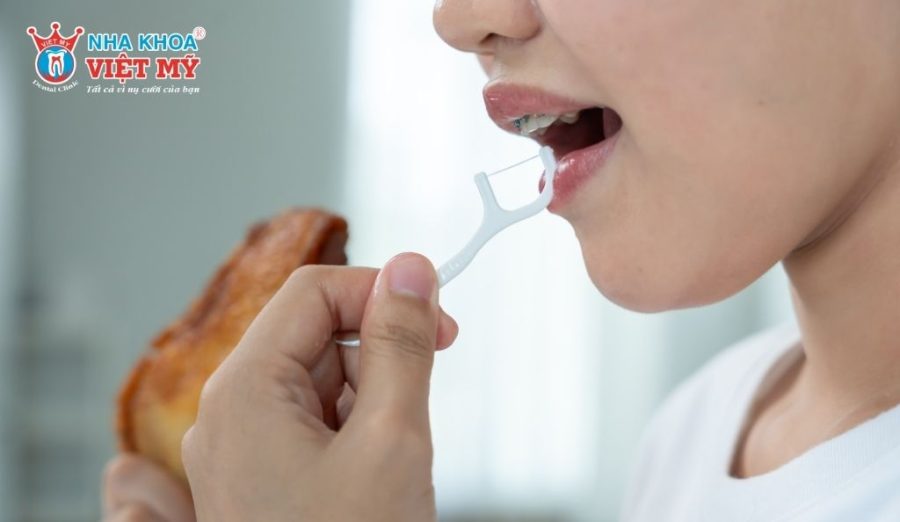Vệ sinh răng đúng kỹ thuật mỗi ngày để hệ thống mắc cài hoạt động ổn định