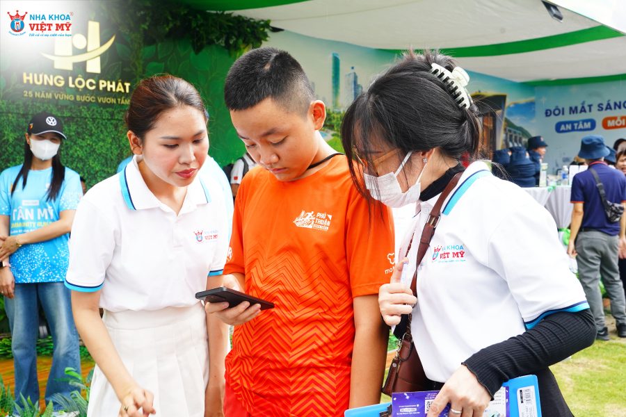 Khách hàng tham gia chương trình trên Mini App Khách hàng tham gia chương trình trên Mini App