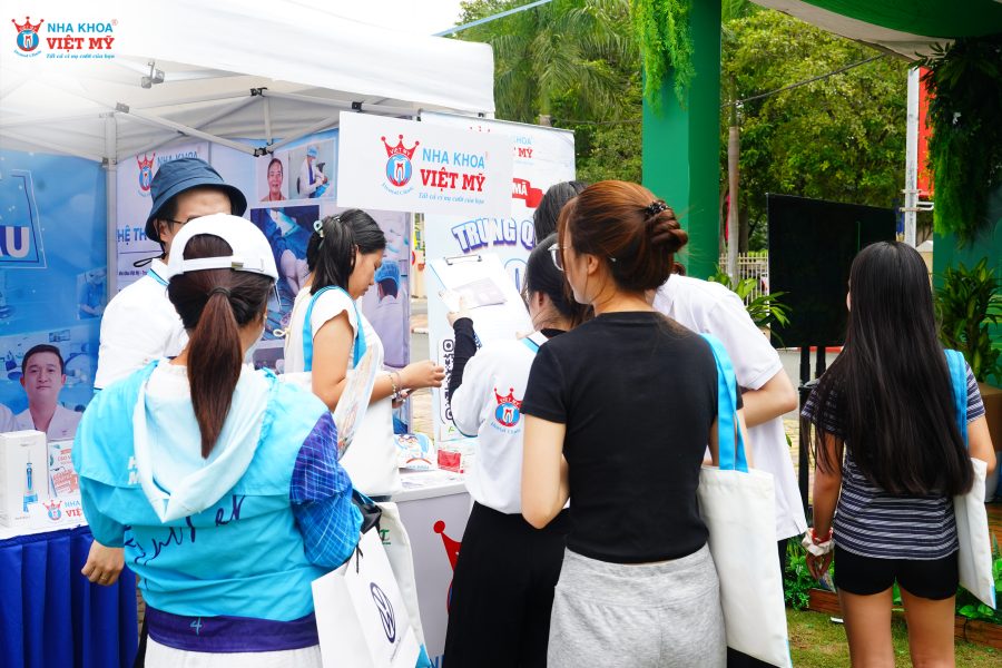 Gian hàng của NKVM thu hút đông đảo người quan tâm Gian hàng của NKVM thu hút đông đảo người quan tâm
