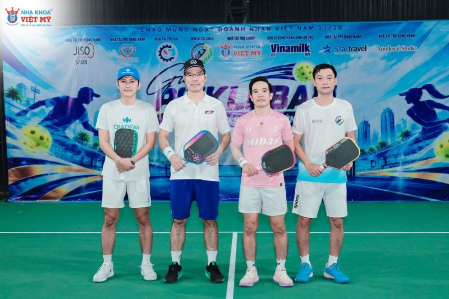 Các vận động viên tham gia thi đấu tại giải Pickleball tranh Cup Nha khoa Việt Mỹ - Hội Doanh nghiệp Nam Sài Gòn